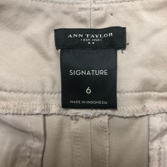 🛍Ann Taylor Signature khaki capris - Picture 2 of 3